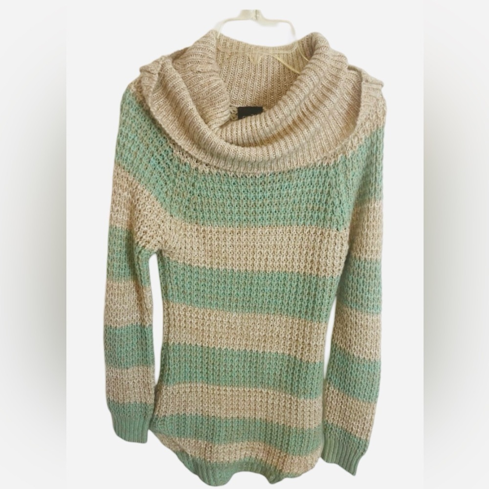 RUE 21 Sweater Small